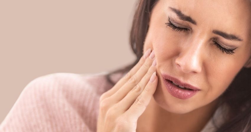 Diş İmplantı Sonrası Ağrıya Ne İyi Gelir?- Antalya