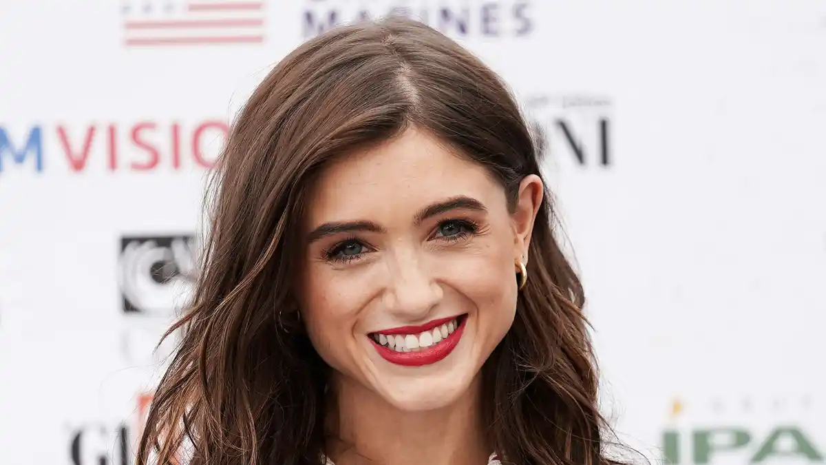 Natalia Dyer - Nancy Wheeler