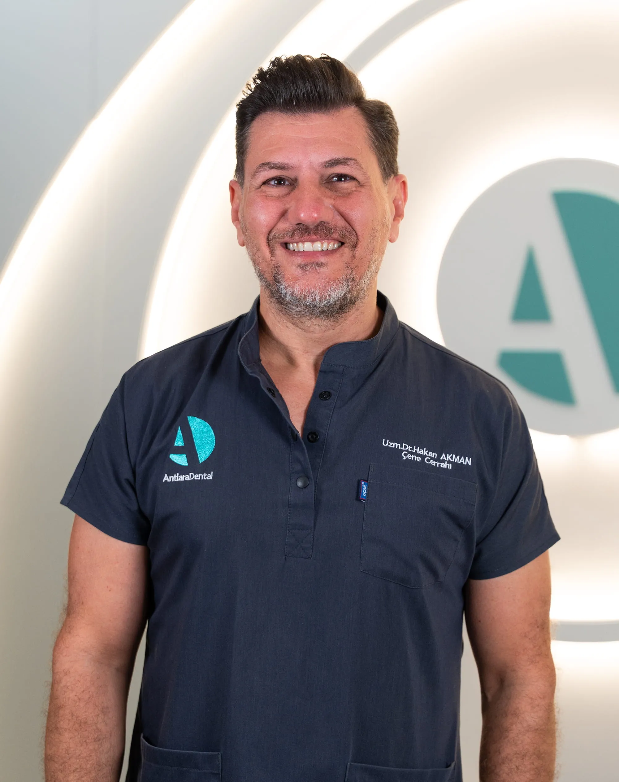 Dt. Hakan Akman, Antalya Diş Kliniği Antalya