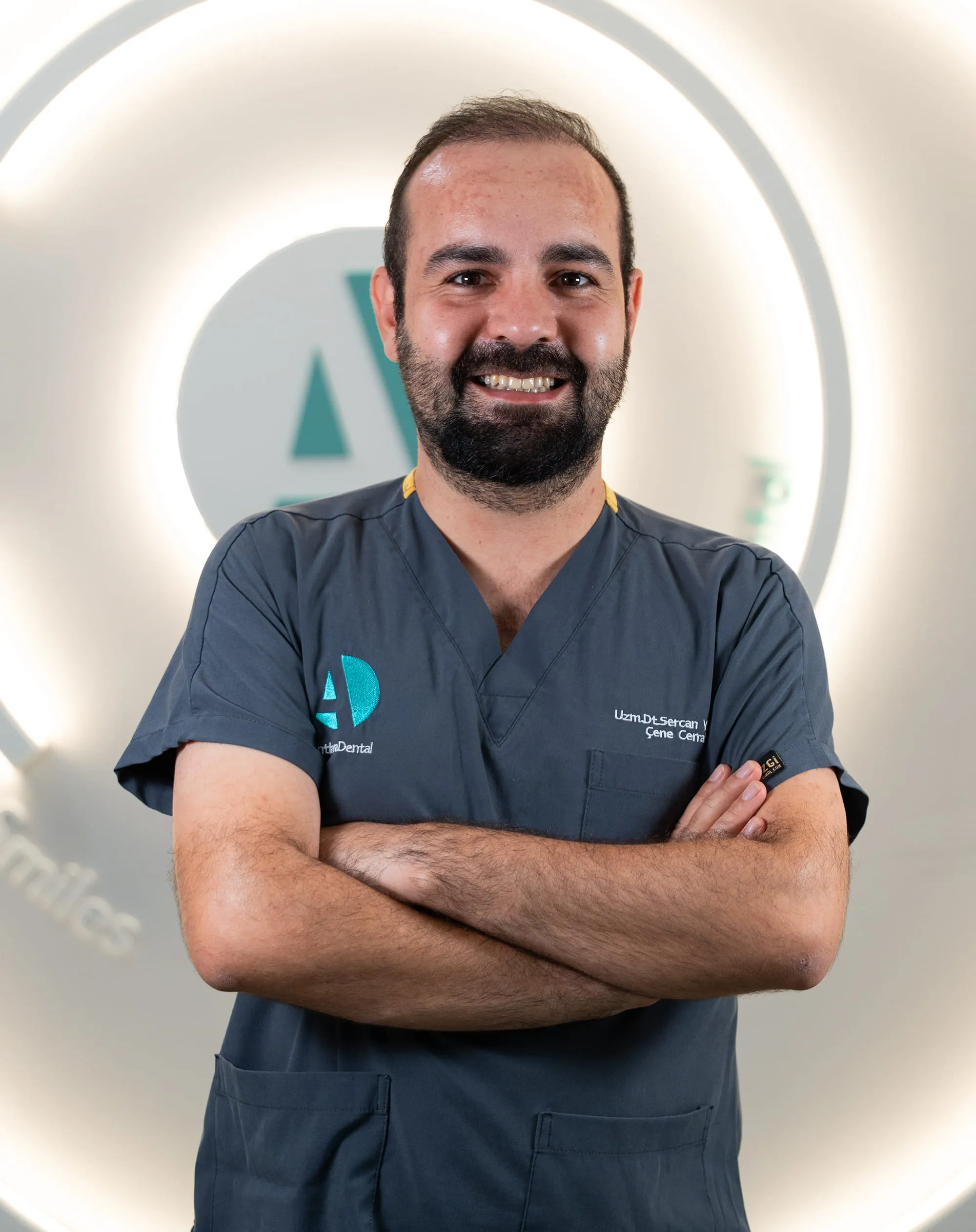 Dt. Sercan Yılmaz, Facharzt für Mund-, Zahn- und Kieferchirurgie, Antlara Zahnklinik Antalya