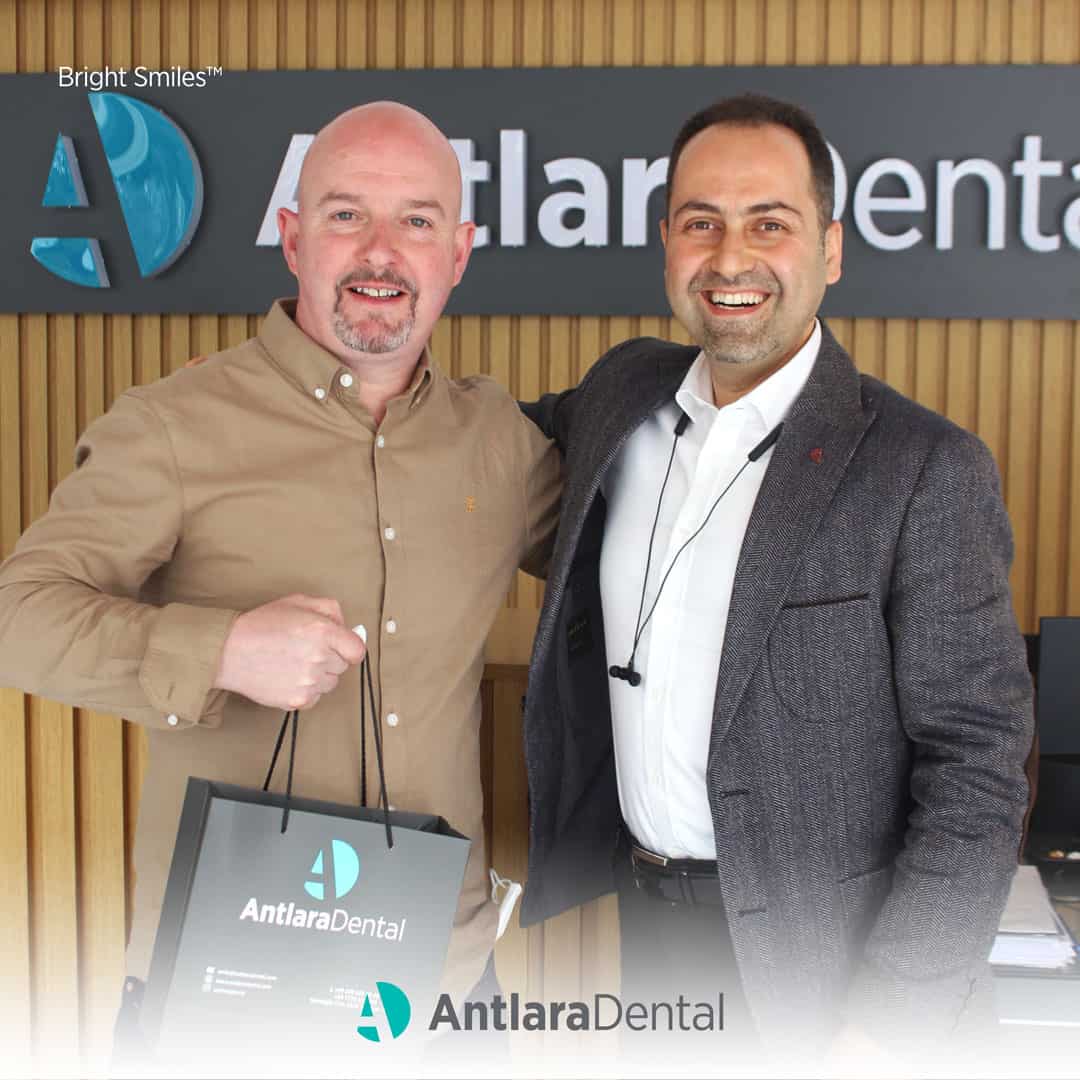 Periodonti Tedavisi Sonrası Mutluluk, AntlaraDental Diş Kliniği Antalya