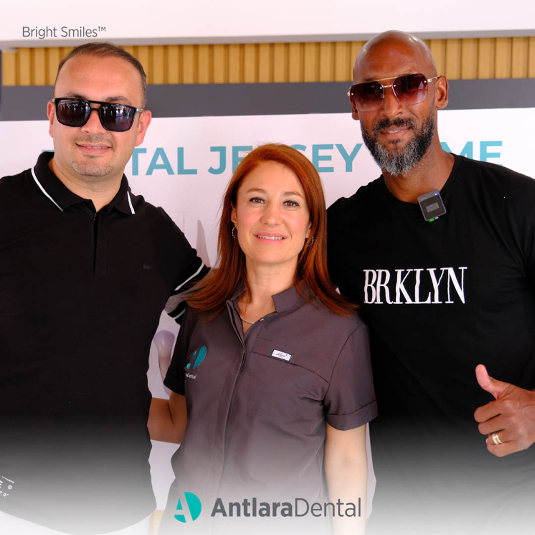 Diş Kaplama Sonrası Mutluluk, AntlaraDental Diş Kliniği Antalya