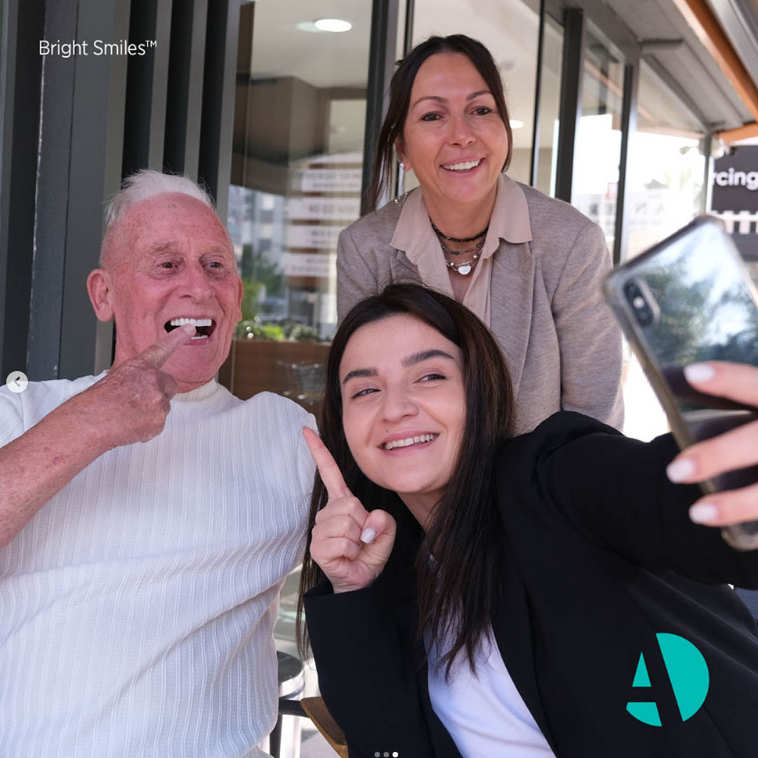 Ağız ve Çene Cerrahisi Sonrası Mutluluk, AntlaraDental Diş Kliniği Antalya